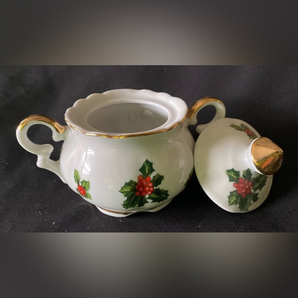 Beautiful Vintage Lefton Sugar Bowl with Lid Holly Pattern 7949 EUC - Picture 3 of 6